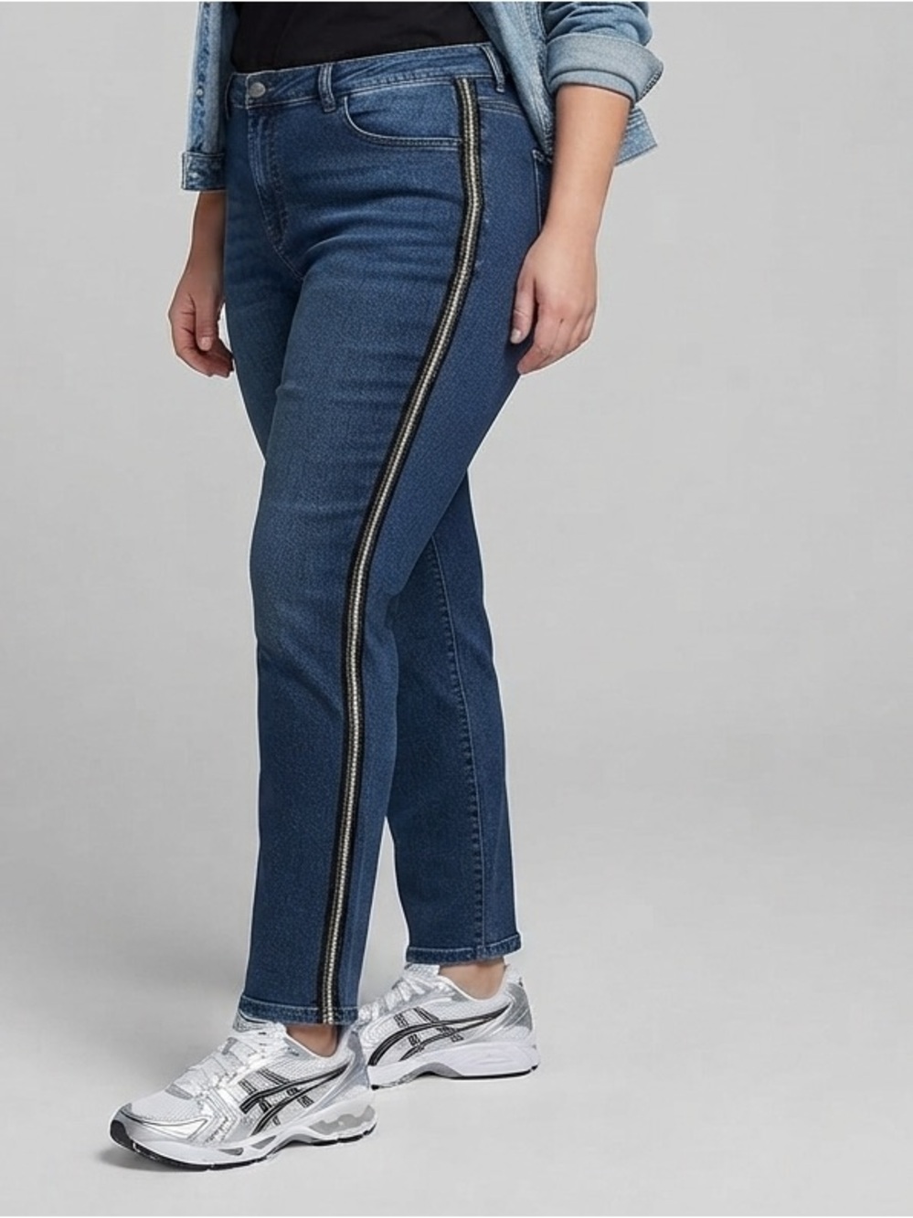 😍CLEARANCE - LAURA Dark Blue Side Stripe  with Chains Jeans size 20